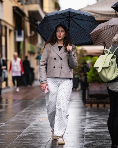 Nitko kao Zagrepčanke: Ni ki&scaron;a ih nije spriječila da se dotjeraju i pro&scaron;eću po &scaron;pici