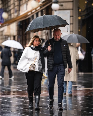 Nitko kao Zagrepčanke: Ni ki&scaron;a ih nije spriječila da se dotjeraju i pro&scaron;eću po &scaron;pici