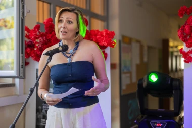 Mladi talenti odu&scaron;evili na &Scaron;MID Gali: Ljupka Gojić Mikić pro&scaron;etala u hit haljini