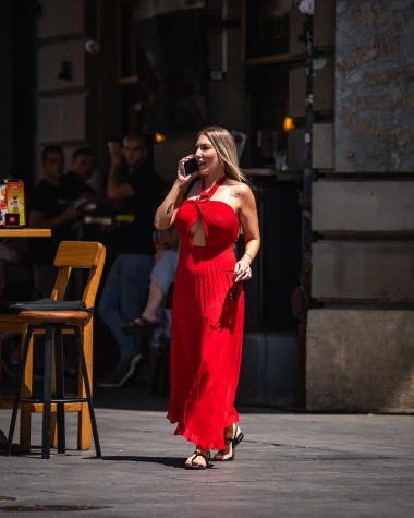 Tko je privukao najvi&scaron;e pažnje ove vruće subote? Pogledajte top modna izdanja sa &scaron;pice