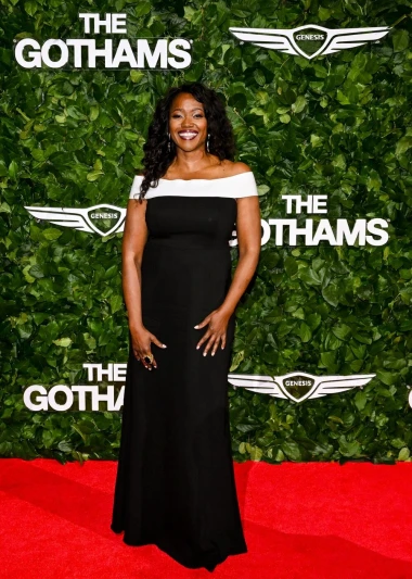 Kerry Washington u zlatu, Michelle Pfeiffer u boji slonovače na Gotham TV Awardsu
