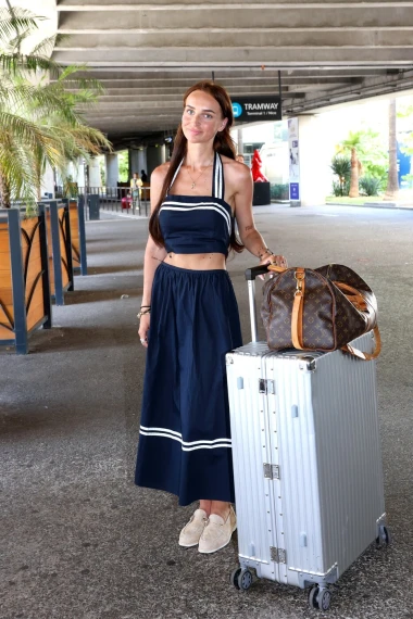 Elegantne i u avionu: Putnice iz Nice pokazale kako putovati sa stilom