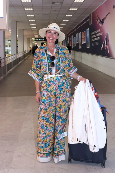 Elegantne i u avionu: Putnice iz Nice pokazale kako putovati sa stilom