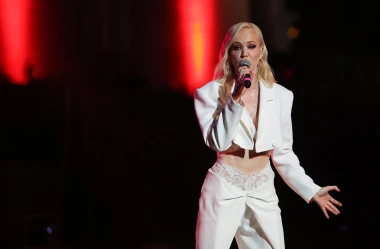 Jelena Rozga u fantastičnom odijelu proslavila 30 godina karijere, izgleda besprijekorno