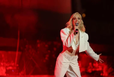 Jelena Rozga u fantastičnom odijelu proslavila 30 godina karijere, izgleda besprijekorno