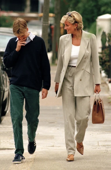 Princeza Diana danas bi slavila 65. rođendan: Ovo su njezini nezaboravni modni hitovi