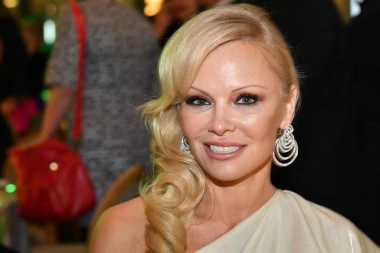 Pamela Anderson slavi 59. rođendan: Od seks simbola do ikone prirodne ljepote