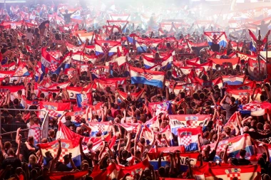 Pogledajte atmosferu iz Zapre&scaron;ića: Tisuće ljudi stigle na Thompsonov koncert