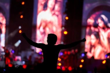 Pogledajte atmosferu iz Zapre&scaron;ića: Tisuće ljudi stigle na Thompsonov koncert
