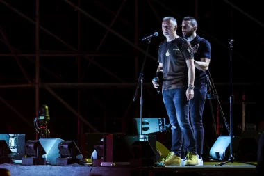 Pogledajte atmosferu iz Zapre&scaron;ića: Tisuće ljudi stigle na Thompsonov koncert