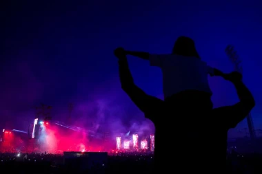 Pogledajte atmosferu iz Zapre&scaron;ića: Tisuće ljudi stigle na Thompsonov koncert