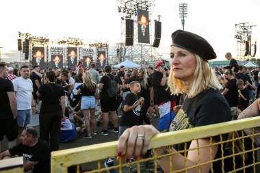Pogledajte atmosferu iz Zapre&scaron;ića: Tisuće ljudi stigle na Thompsonov koncert