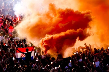 Pogledajte atmosferu iz Zapre&scaron;ića: Tisuće ljudi stigle na Thompsonov koncert