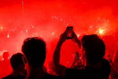 Pogledajte atmosferu iz Zapre&scaron;ića: Tisuće ljudi stigle na Thompsonov koncert