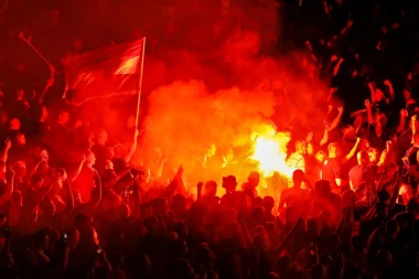 Pogledajte atmosferu iz Zapre&scaron;ića: Tisuće ljudi stigle na Thompsonov koncert
