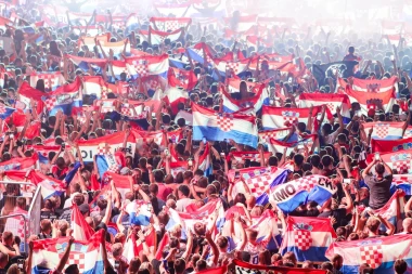 Pogledajte atmosferu iz Zapre&scaron;ića: Tisuće ljudi stigle na Thompsonov koncert