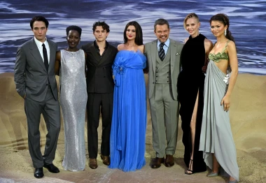 Zvijezde zasjale u Londonu, a trudna Anne Hathaway ukrala show božanskom kreacijom