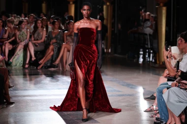 Elie Saab odu&scaron;evio u Parizu: Mistične maske, čipka i rasko&scaron;ne haljine