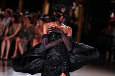 Elie Saab odu&scaron;evio u Parizu: Mistične maske, čipka i rasko&scaron;ne haljine