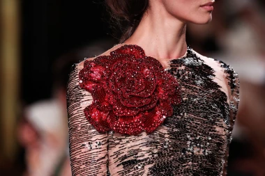 Elie Saab odu&scaron;evio u Parizu: Mistične maske, čipka i rasko&scaron;ne haljine