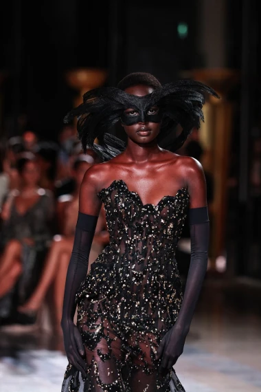 Elie Saab odu&scaron;evio u Parizu: Mistične maske, čipka i rasko&scaron;ne haljine