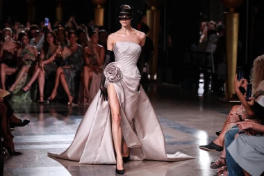Elie Saab odu&scaron;evio u Parizu: Mistične maske, čipka i rasko&scaron;ne haljine