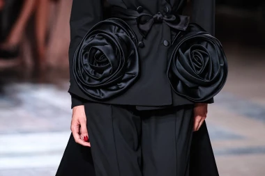 Elie Saab odu&scaron;evio u Parizu: Mistične maske, čipka i rasko&scaron;ne haljine