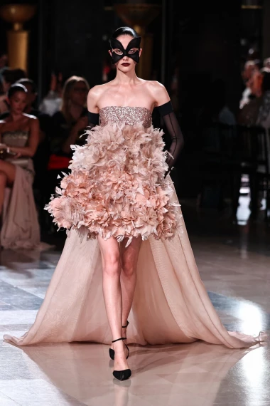 Elie Saab odu&scaron;evio u Parizu: Mistične maske, čipka i rasko&scaron;ne haljine