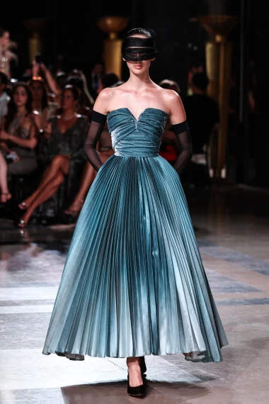 Elie Saab odu&scaron;evio u Parizu: Mistične maske, čipka i rasko&scaron;ne haljine