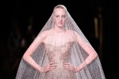 Elie Saab odu&scaron;evio u Parizu: Mistične maske, čipka i rasko&scaron;ne haljine