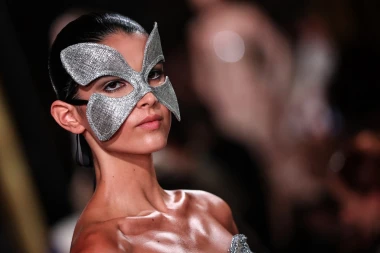 Elie Saab odu&scaron;evio u Parizu: Mistične maske, čipka i rasko&scaron;ne haljine