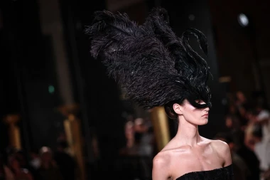 Elie Saab odu&scaron;evio u Parizu: Mistične maske, čipka i rasko&scaron;ne haljine
