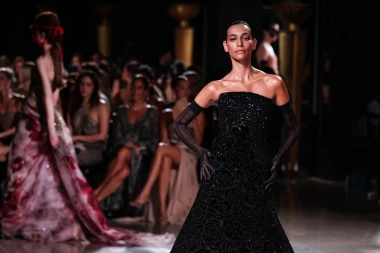 Elie Saab odu&scaron;evio u Parizu: Mistične maske, čipka i rasko&scaron;ne haljine