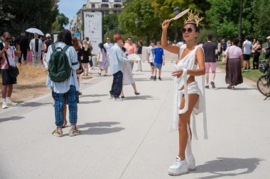 Pari&scaron;ka modna groznica: Ulice kao pozornica za najhrabrije i najzanimljivije outfite