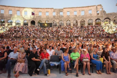 Crveni tepih u Puli: Pogledajte tko je sve do&scaron;ao na otvorenje festivala