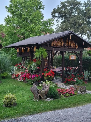 Ove fotografije će vas inspirirati: Pogledajte okućnice na&scaron;ih čitateljica okupane cvijećem