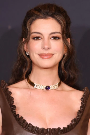 Anne Hathaway nova je kraljica trudničke mode: Svakom novom haljinom podiže ljestvicu