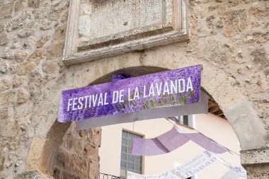 Ljubičasti raj: Ova polja lavande izgledaju kao iz bajke, miri&scaron;u i preko fotografije