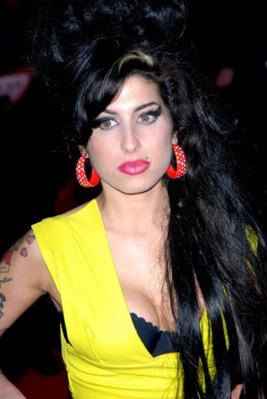 Jedinstveni glas koji je utihnuo prerano: Turbulentan život Amy Winehouse
