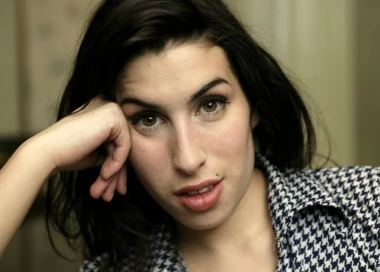 Jedinstveni glas koji je utihnuo prerano: Turbulentan život Amy Winehouse