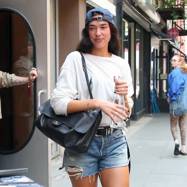 Dua Lipa ima dnevni ljetni stil koji svi žele i lako ga možete posuditi