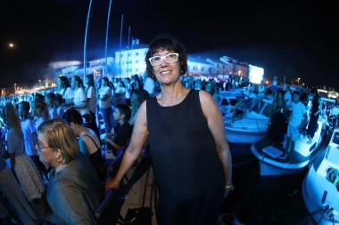 Spektakl u Veloj Luci: Vi&scaron;e od 30 tisuća ljudi odalo počast Oliveru Dragojeviću