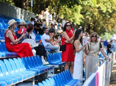 Alka kao modna pista: Prozračne haljine i lepeze obilježile ulice Sinja