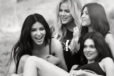 Najveću nesigurnost pretvorila je u milijunski biznis: Evo kako se Kylie Jenner mijenjala kroz godine