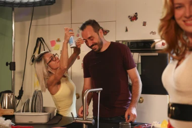 Kao obitelj i ispred i iza kamera: Evo kako se ekipa serije 'IQ 160' zabavljala na setu