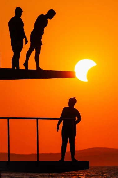 Spektakl na nebu iznad Hrvatske: Pogledajte najljep&scaron;e fotografije pomrčine Sunca