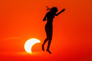 Spektakl na nebu iznad Hrvatske: Pogledajte najljep&scaron;e fotografije pomrčine Sunca