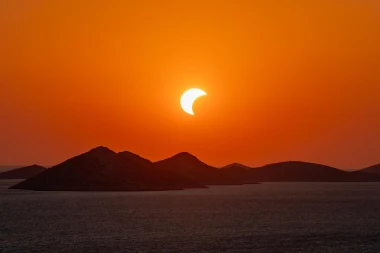 Spektakl na nebu iznad Hrvatske: Pogledajte najljep&scaron;e fotografije pomrčine Sunca
