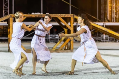 Zgodni gladijatori osvajaju Pulu: Pogledajte spektakularne prizore iz rimske Arene