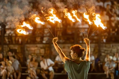 Zgodni gladijatori osvajaju Pulu: Pogledajte spektakularne prizore iz rimske Arene